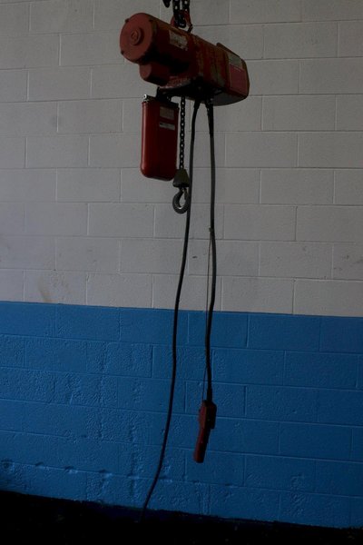 1000 LBS DAYTON SINGLE PHASE ELECTRIC HOIST: STOCK #75163