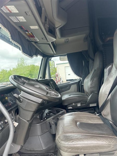 2022 Volvo VNL64T860 4V4NC9EJ2NN303105