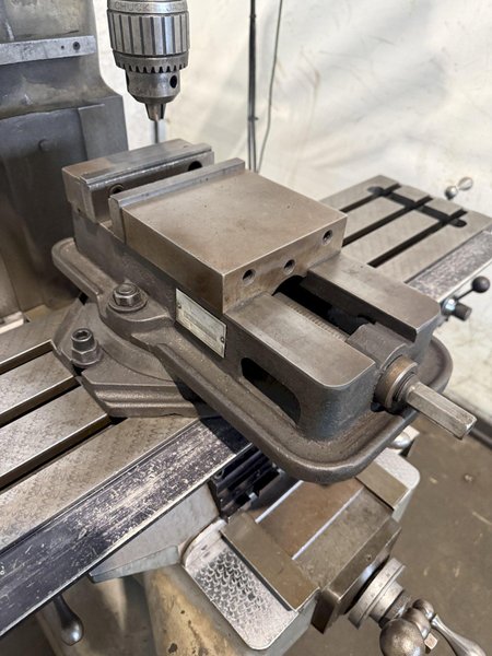 2 HP BRIDGEPORT SERIES 1 VERTICAL KNEE MILL. STOCK # 0222226