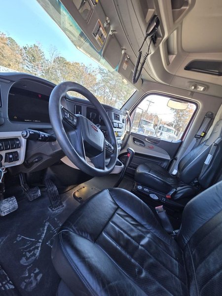 PETERBILT 567 - Trucks