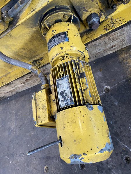 3 TON MUNCK TOP RUNNING TROLLEY HOIST. STOCK # 0314822