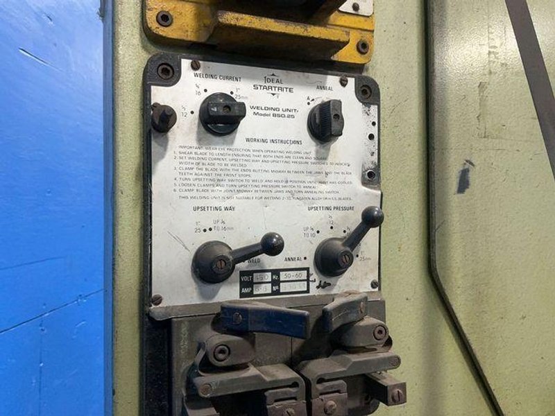 STARTRITE 21” X 21” VERTICAL BAND SAW   -  BRO.25