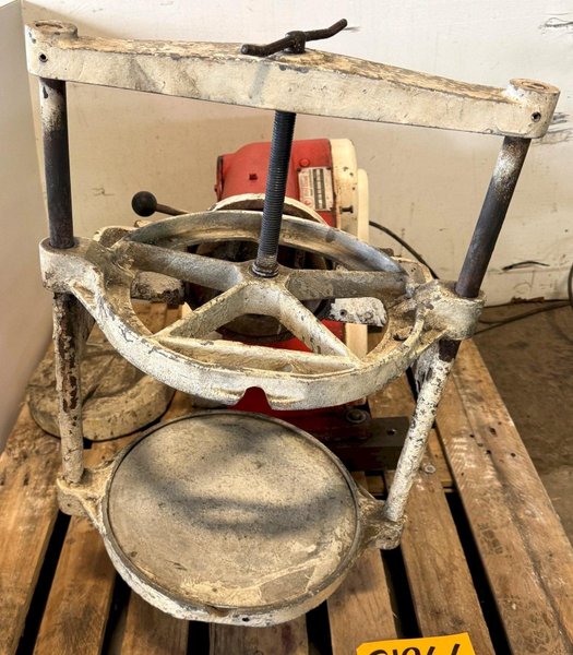 Red Devil Paint Shaker Model 5033, 5 Gallon, 115 Volt