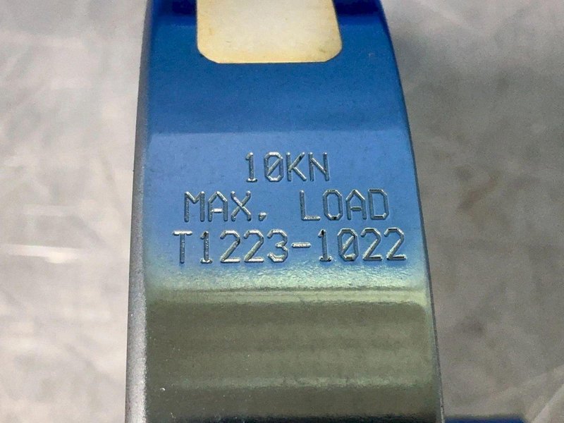 INSTRON 10KN MAX LOAD COMPRESSION PLATES  -  T1223-1022