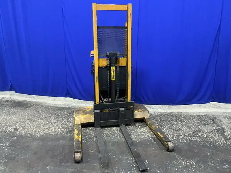 BIG JOE 1500 lbs ELECTRIC PALLET STACKER   -  1524-A5