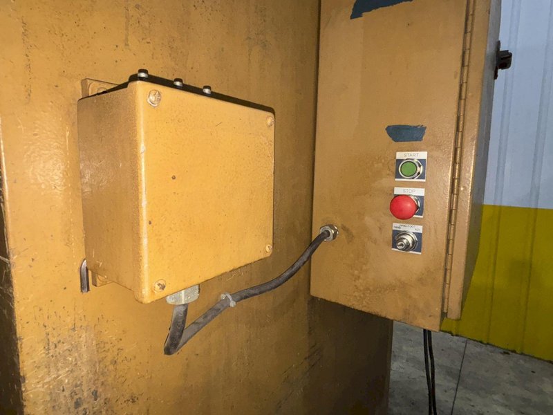 325 TON X 12' STANDARD INDUSTRIAL HYDRAULIC PRESS BRAKE NEW 2003 FLOOR STANDING NO PIT: YOBRO #23963