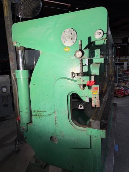 175 Ton x 12′ Accurpress 717512 Press Brake, 1992