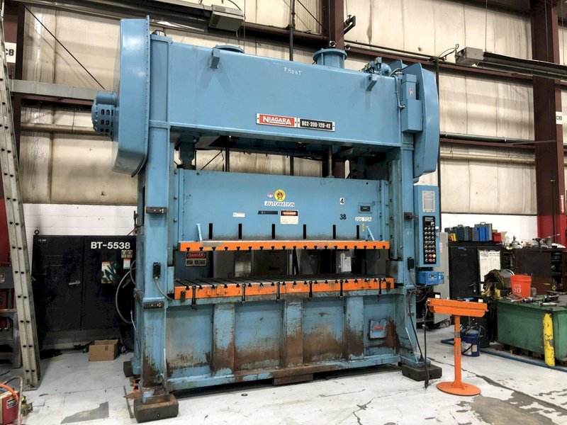 200 ton Niagara SC2-200-120-42 Straight Side Press