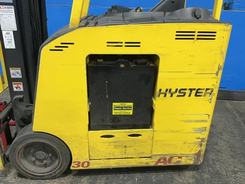 HYSTER 2850 LBS ELECTRIC STAND-UP FORKLIFT  -  E30HSD3-18