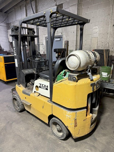 TCM FCG25 LP Fork Lift Truck 5,000lbs Capacity