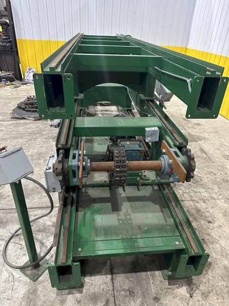 SWEED LOAD CLAMP &amp; TURNER / PACMAN FLIPPER SYSTEM WITH POWERED INFEED &amp; OUTFEED CONVEYORS: STOCK #22075