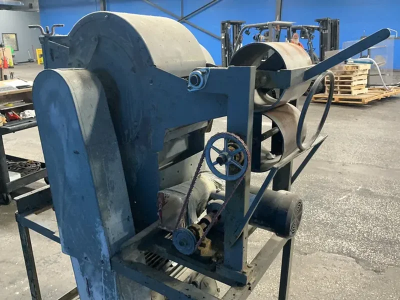 GEHL BROS. MFG. CO. 25 HP HAMMER MILL / FEED GRINDER  -  55