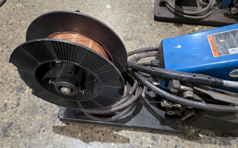 MILLER 70 SERIES WIRE FEEDER WITH GUN USED