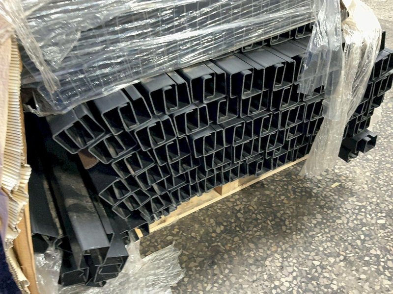 SIEMENS PLASTIC WIRE COVERS  -  GP374406