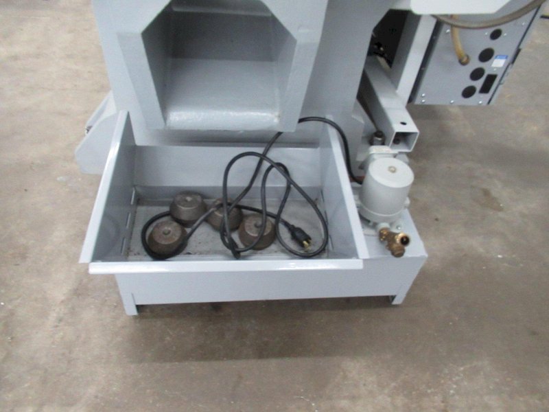 Haas TL-1 CNC Toolroom Lathe with Tailstock, 3-Jaw Chuck, Coolant Tank and Pump