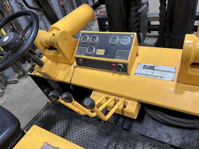 Royal T400C Gas/LGP 40,000 Lbs Forklift Fork Truck Hard Tire with Hoist Taylor Cat Tow Motor
