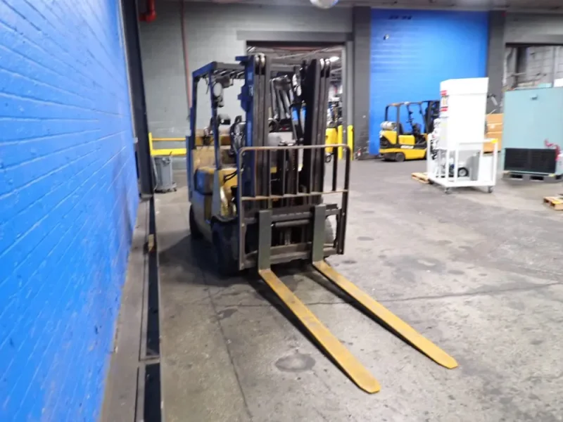 CATEPILLER 4450 LBS PROPANE FORKLIFT  -  GC40K-LP-STR