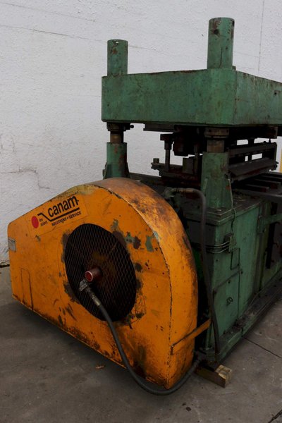 125 TON B &amp; K 4 POST CUT OFF PRESS: STOCK #73626