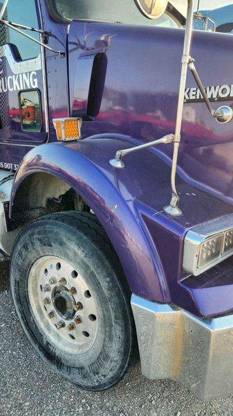 Kenworth T800 Dump Truck, 2004 – Cummins Diesel, 8LL Transmission, 18′ Steel Body