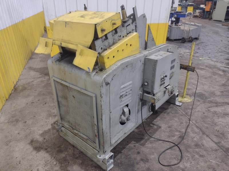 4,000 LB X 18" LITTELL CC40 COIL CRADLE STRAIGHTENER. STOCK # 0218926