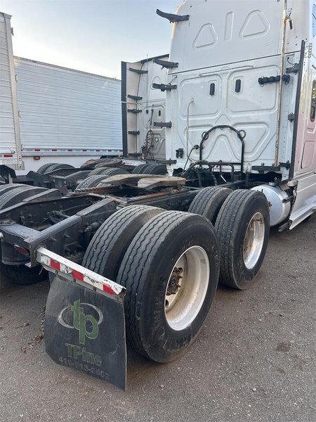 2019 Freightliner Cascadia 1FUJHHDR5KLKM7237