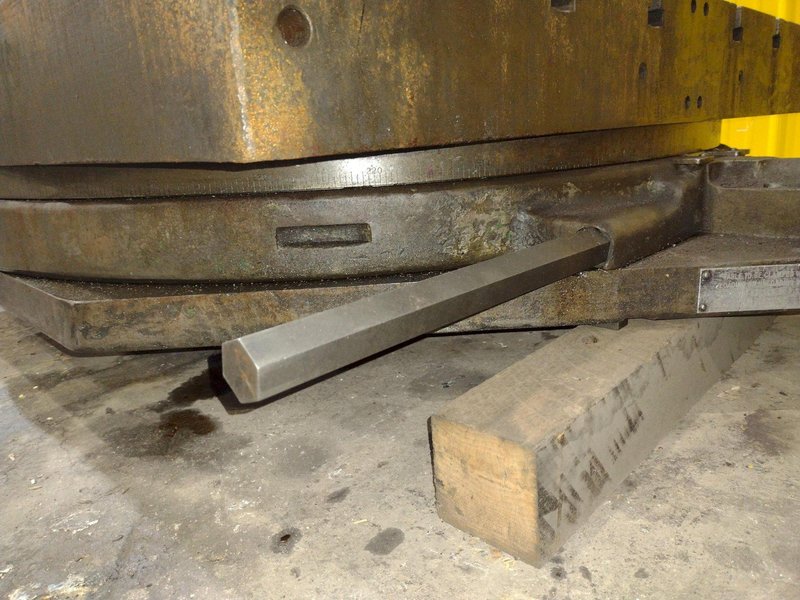 48&quot; X 48&quot; X 27,000 LBS LUCAS PNEUMATIC AIR LIFT ROTARY TABLE: STOCK 19781