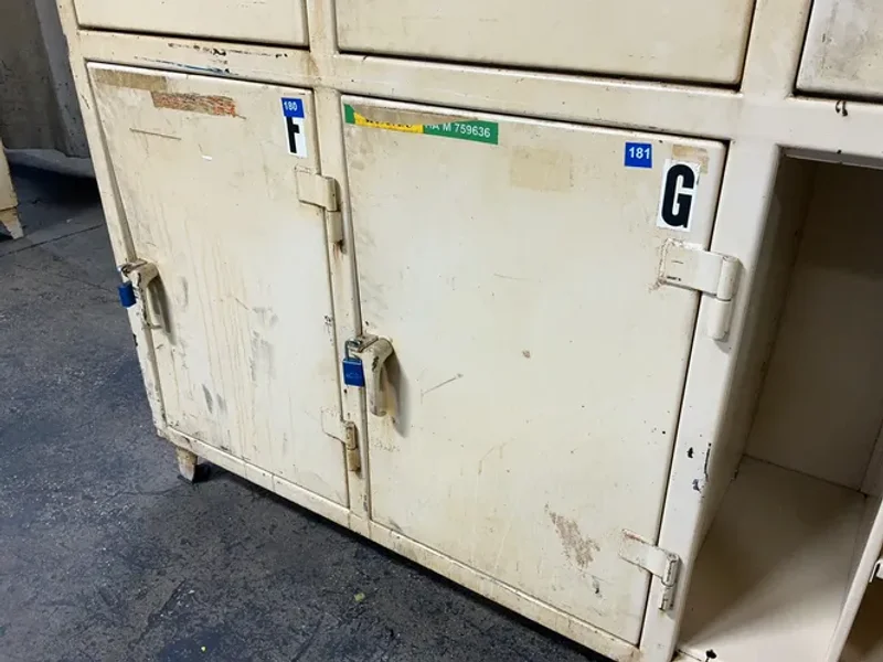 STRONG HOLD 10 DOORS LOCKERS