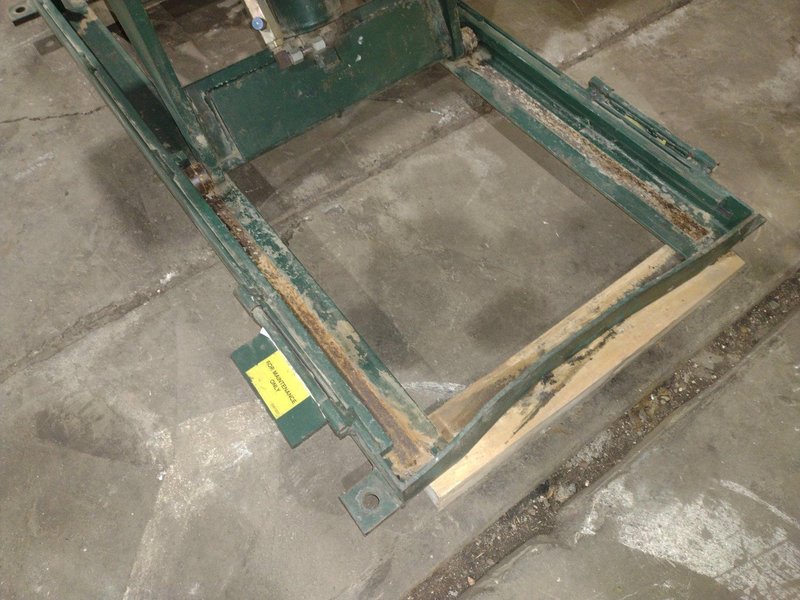 2,000 LBS X 48" X 48" SOUTHWORTH HYDRAULIC SCISSOR LIFT TABLE, SINGLE PHASE 110V STOCK3569