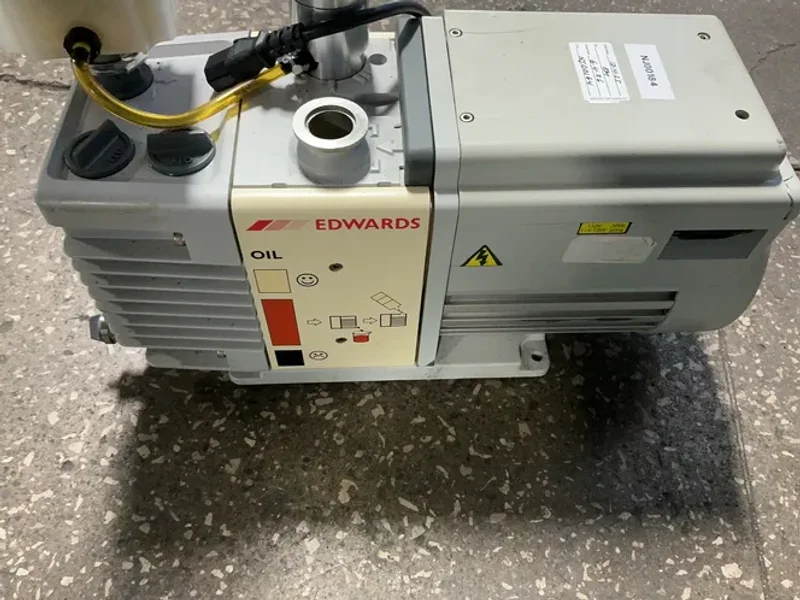 EDWARDS ROTARY VANE VACUUM PUMP   -  E-LAB  2