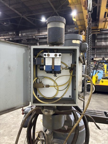1.5 HP BRIDGEPORT RAM TYPE VERTICAL MILL: STOCK #22881