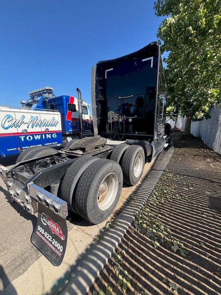 Kenworth T800 Sleeper Truck, 2019 – Heavy-Duty 6×4 Semi Tractor, Cummins/PACCAR Power, Sleeper Cab