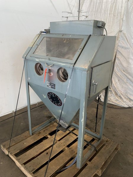 TRINCO SAND BLAST CABINET. STOCK #0872824