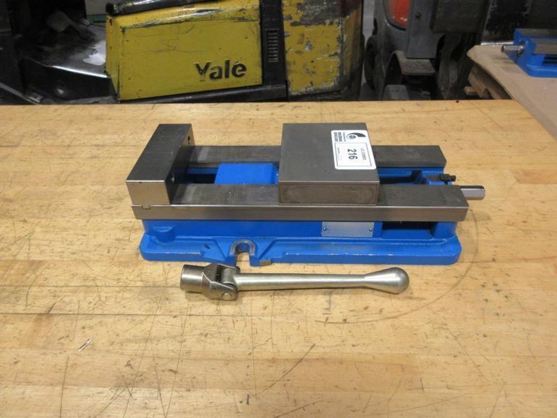 Kurt D688 6" AngLock CNC Milling Vise – w/ Handle- Auction Item