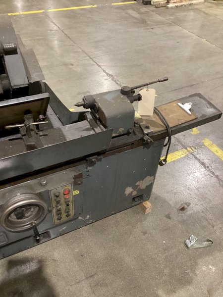 YANG IRON YAM-GU27-100H CYLINDRICAL GRINDER USED