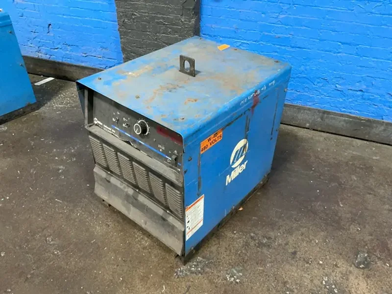 MILLER 300 AMPS WELDER  -  DELTAWELD 302