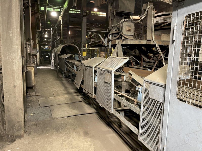 1999 Disamatic model 2013 mk5-b dmm s/n 130045 with amc and sbc conveyors, and pattern changer, feed belt with airator ,mold count 2821832 not full count