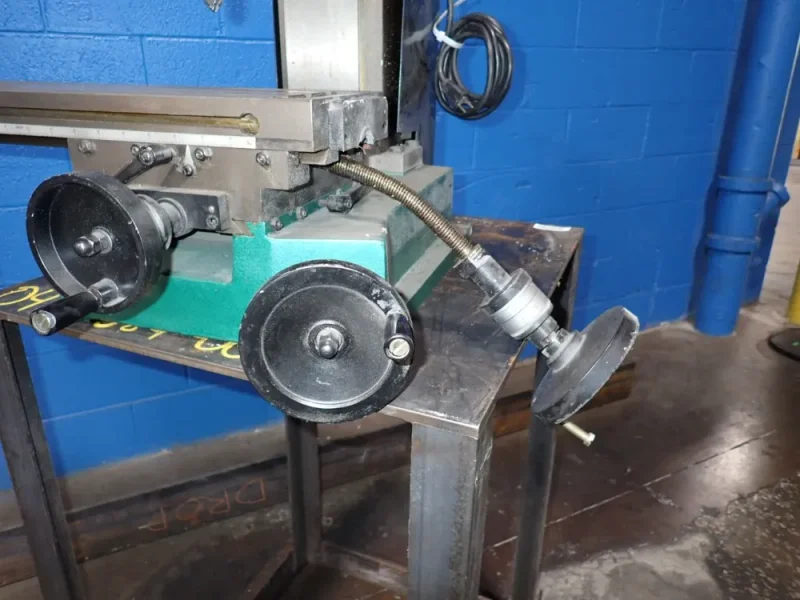 GRIZZLY INDUSTRIAL INC 6-1/4” X 21-5/8” VERTICAL MILL/DRILL  -  G0463