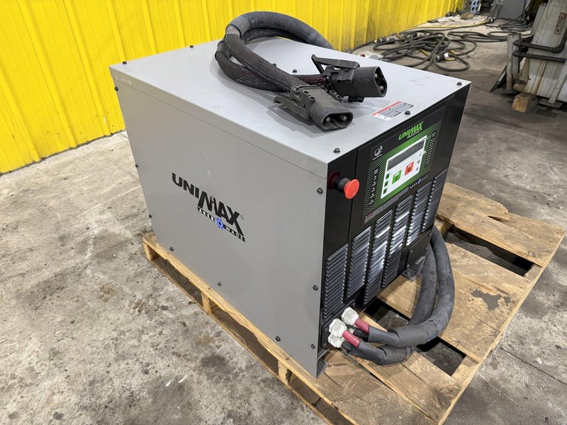 UNIMAX BATTERY CHARGER: YOBRO #24145