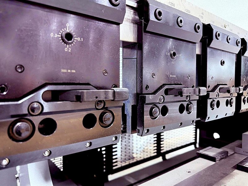 Mitsubishi Diamond BH13530 Dual-Drive Hybrid Press Brake