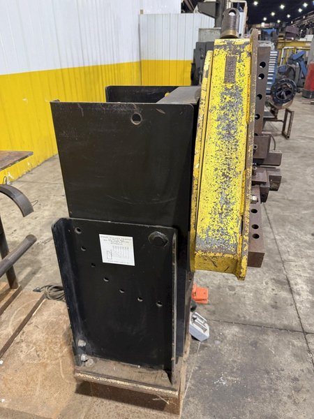 1,250 LB STINGER MODEL #P-1250 PIPE WELDING POSITIONER WITH 30" GRIPPER CHUCK: YOBRO #25216