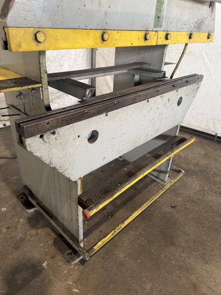 15 TON X 48" VERSON 16-48 PRESS BRAKE. STOCK # 0219526.