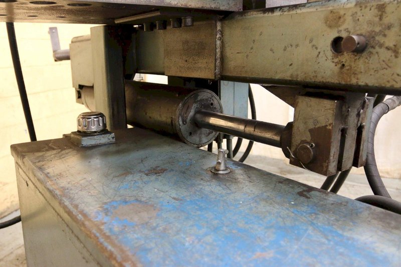 RICHARDS MODEL #MUB001 HYDRAULIC BENDER; STOCK #68712