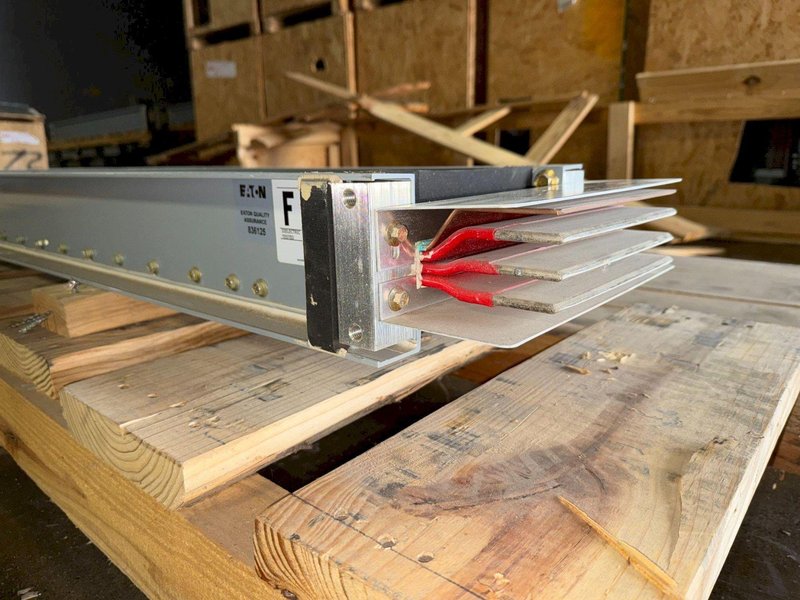 EATON 2500A POW-R-WAY III 10′ Copper Straight Length Busway 480V, 3PH, 3G NEW