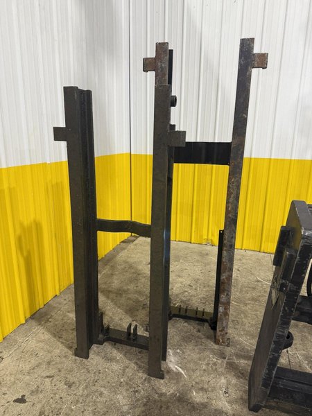 30,000 LBS SUPERIOR FAB MODEL #98-105-617 FORKLIFT MAST: YOBRO #23993