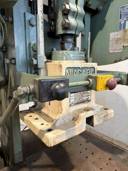 60 TON NIAGARA AF-4 BACK GEARED OBI PRESS. STOCK # 1214125.