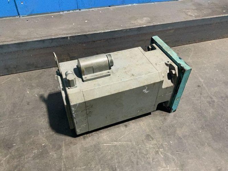 SIEMENS SERVO MOTOR   -  1FT6105-1AC71-4AG1