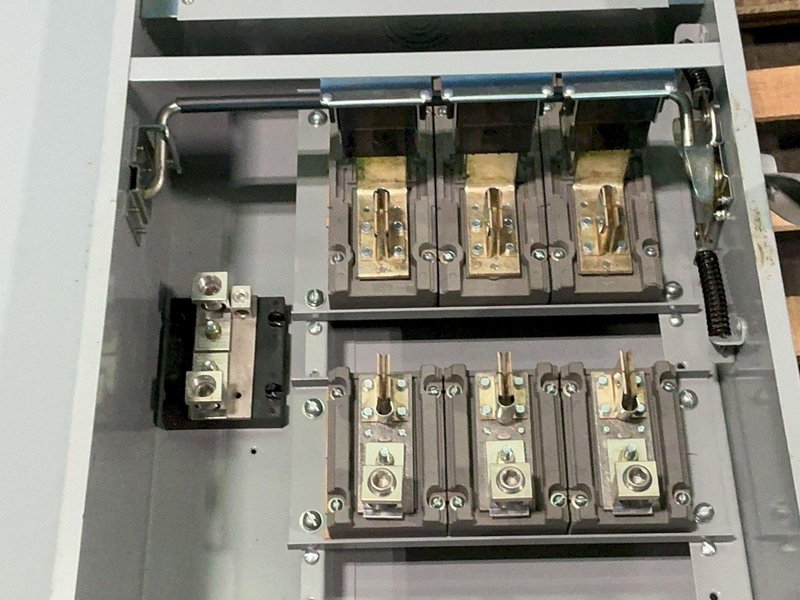 SIEMENS 400 AMPS SERIES B I-T-E ENCLOSED SAFETY SWITCH GENERAL DUTY   -  JN-425