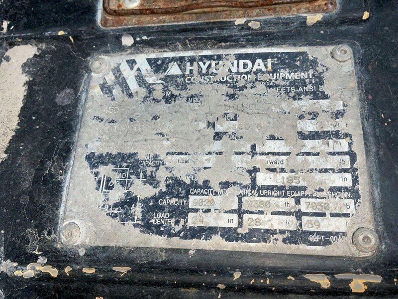 HYUNDAI 9020 LBS DIESEL FORKLIFT  -  45D-9