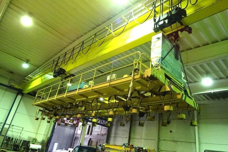 Fimec crane with magnetic plate hoist - 15 ton x 12 500 mm