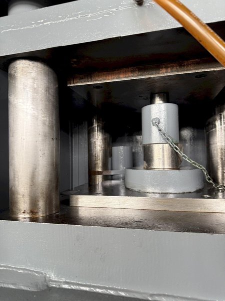 300 TON M&amp;N 4-POST HYDRAULIC HOBBING PRESS. STOCK # 1224124.
